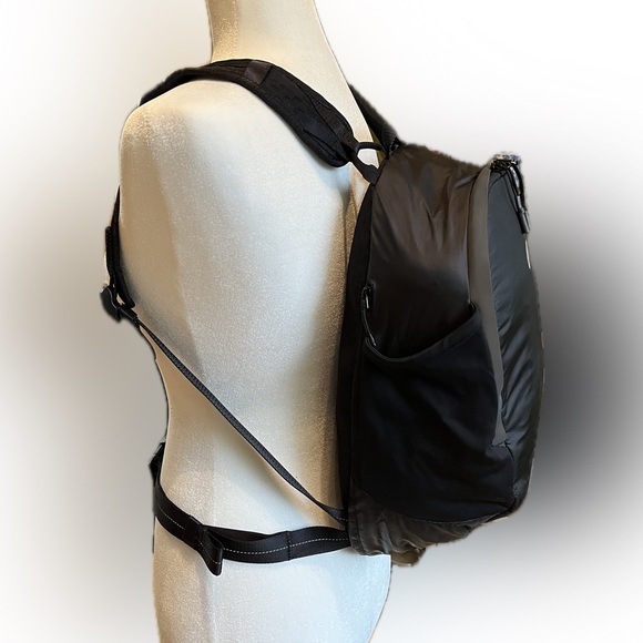 Lululemon small black backpack 🎒 nwot - Picture 5 of 11